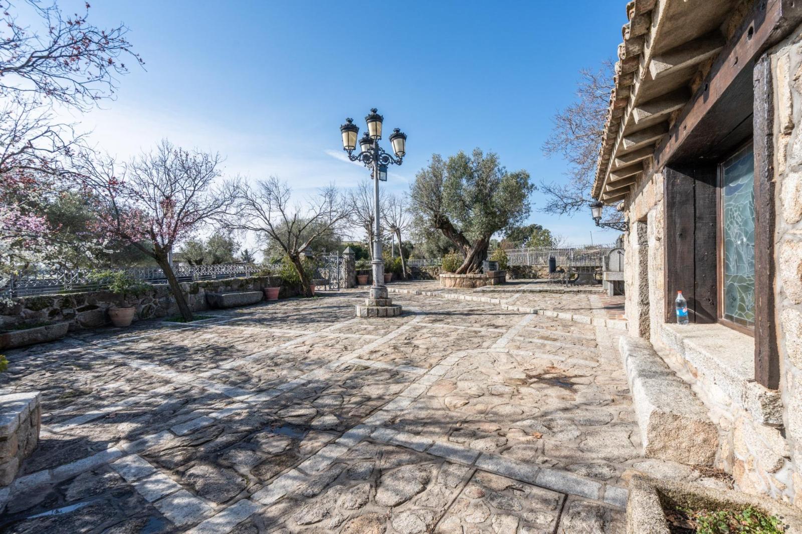 Plot for Sale in Robledo de Chavela