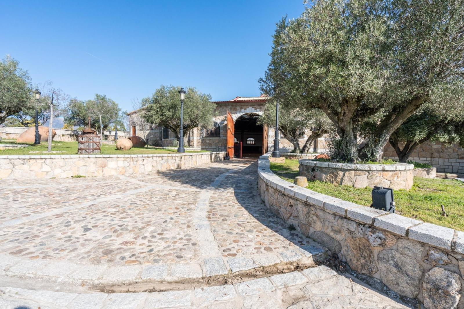 Plot for Sale in Robledo de Chavela