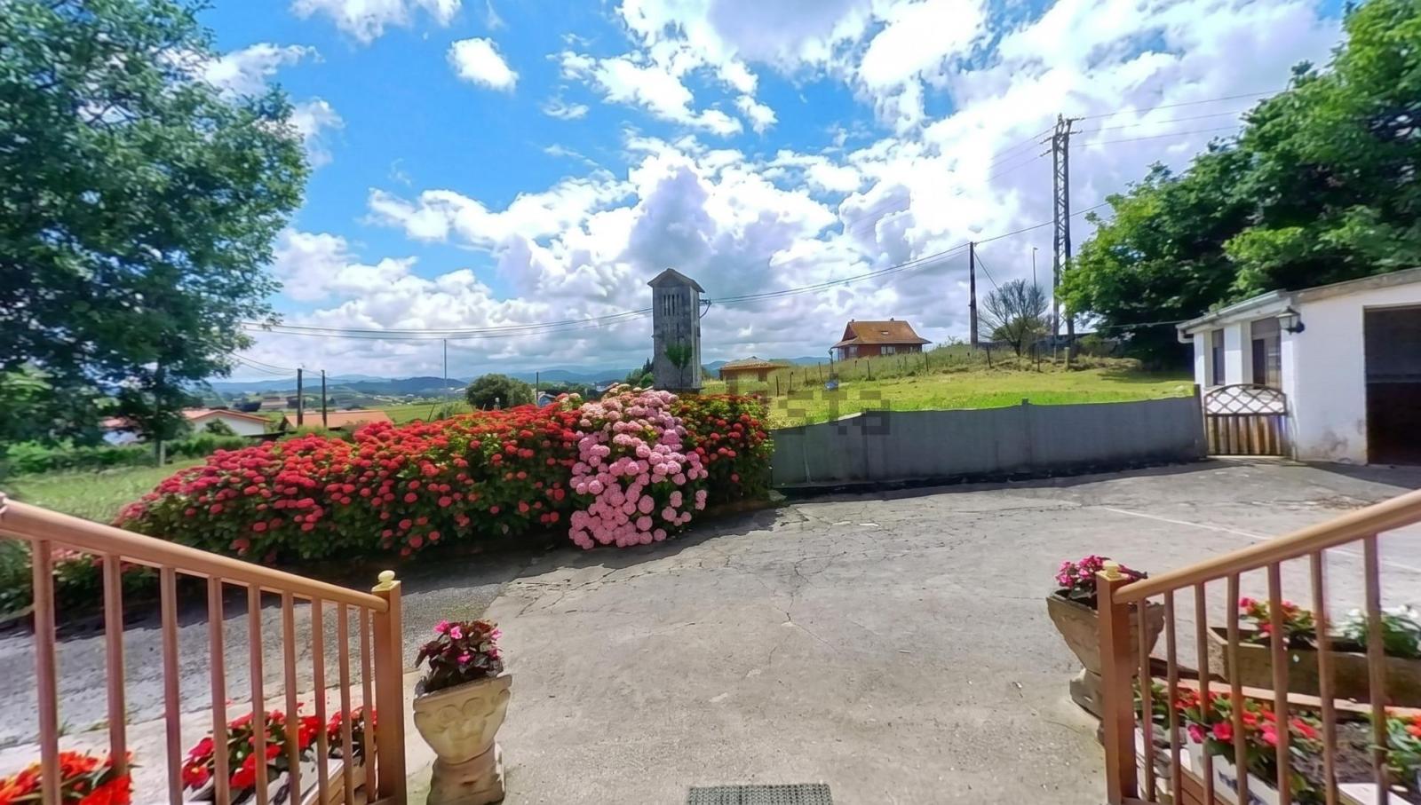 Chalet for Sale in Reocín