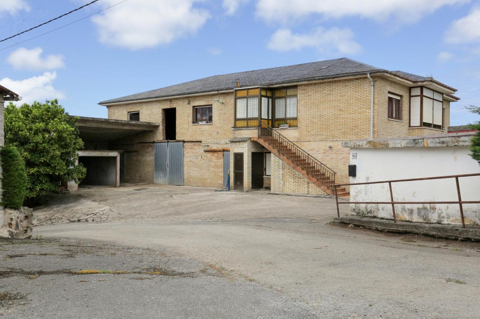 Chalet for Sale in Reocín