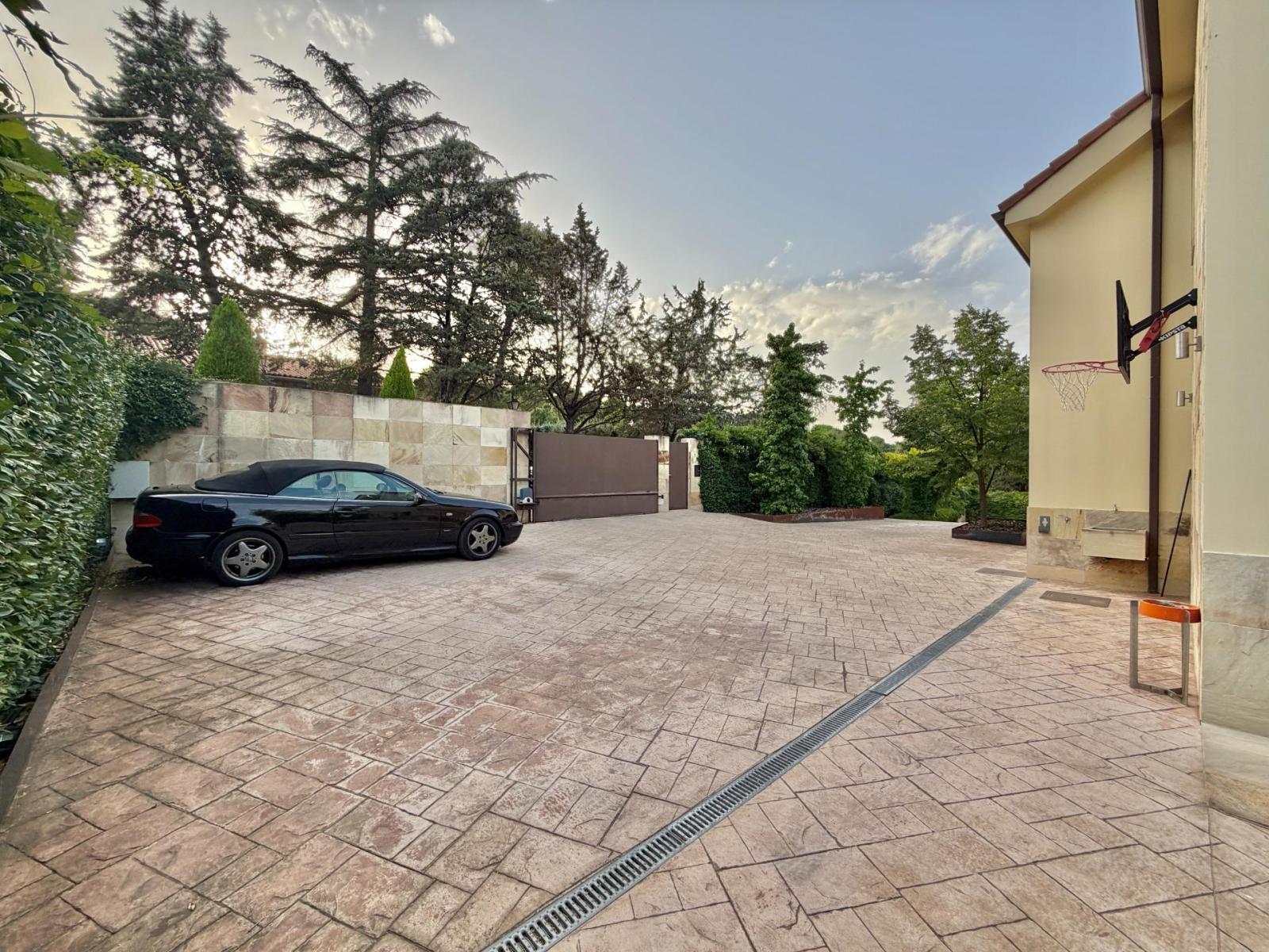 Chalet for Sale in Galapagar