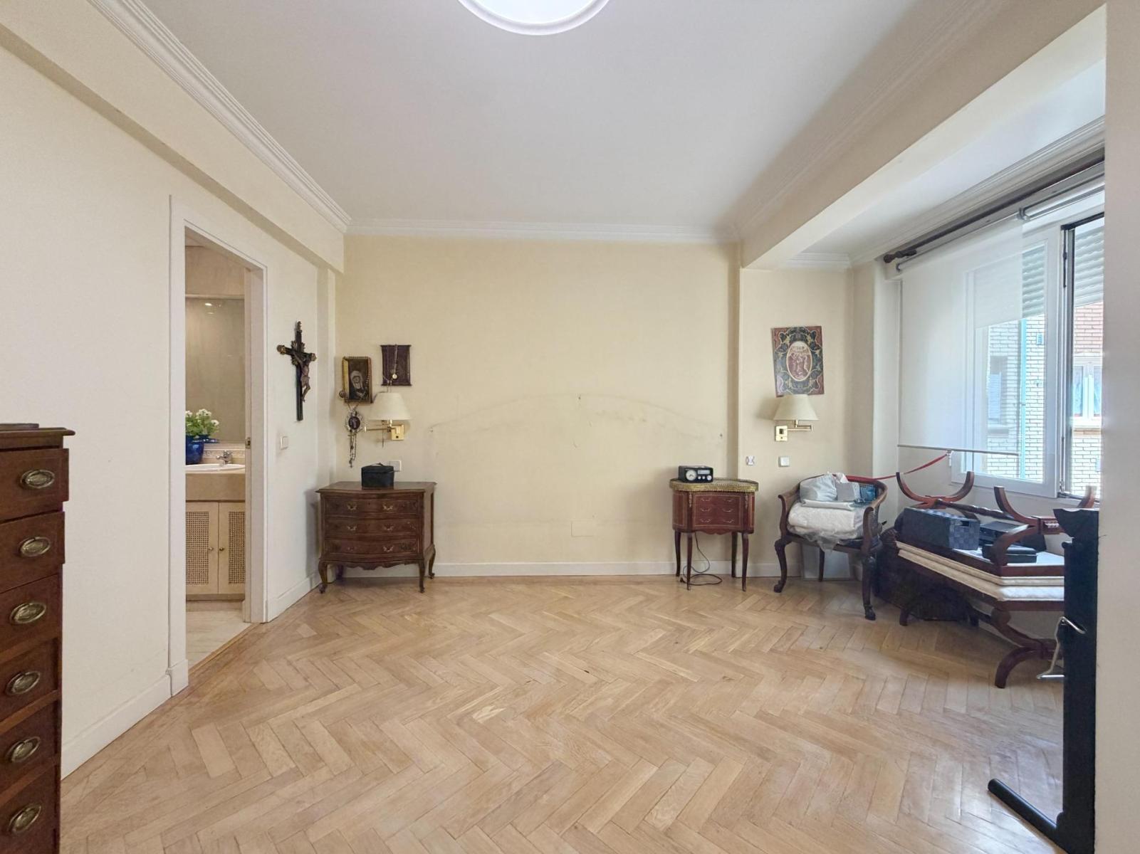 Flat for Sale in Madrid