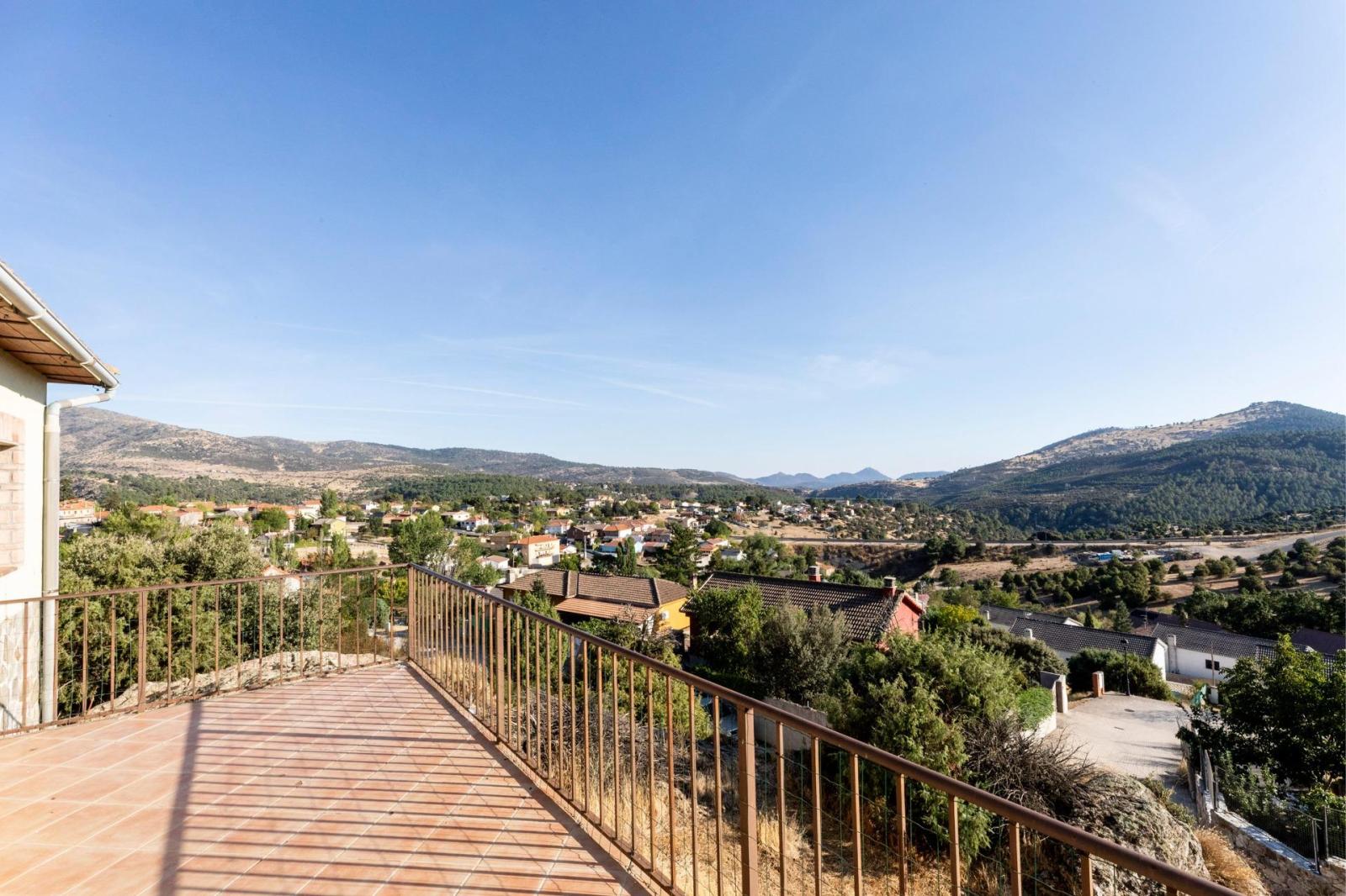 Chalet for Sale in Santa María de la Alameda