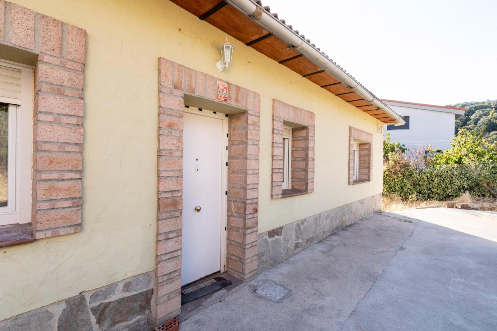 Chalet for Sale in Santa María de la Alameda