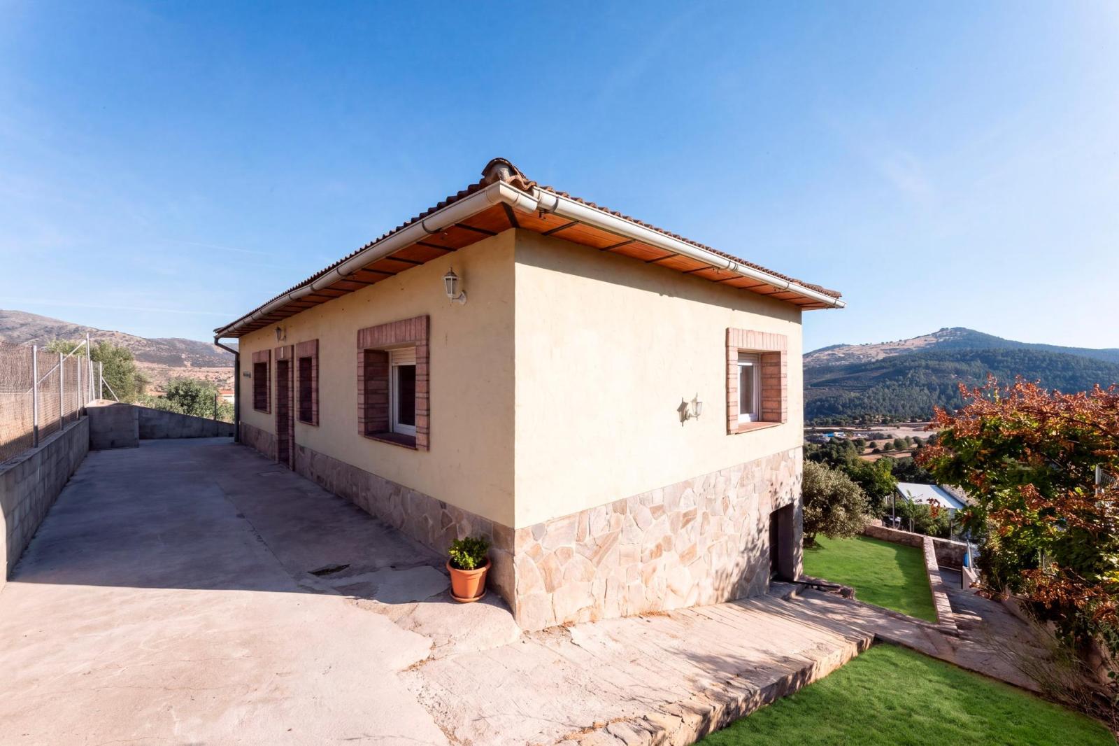 Chalet for Sale in Santa María de la Alameda