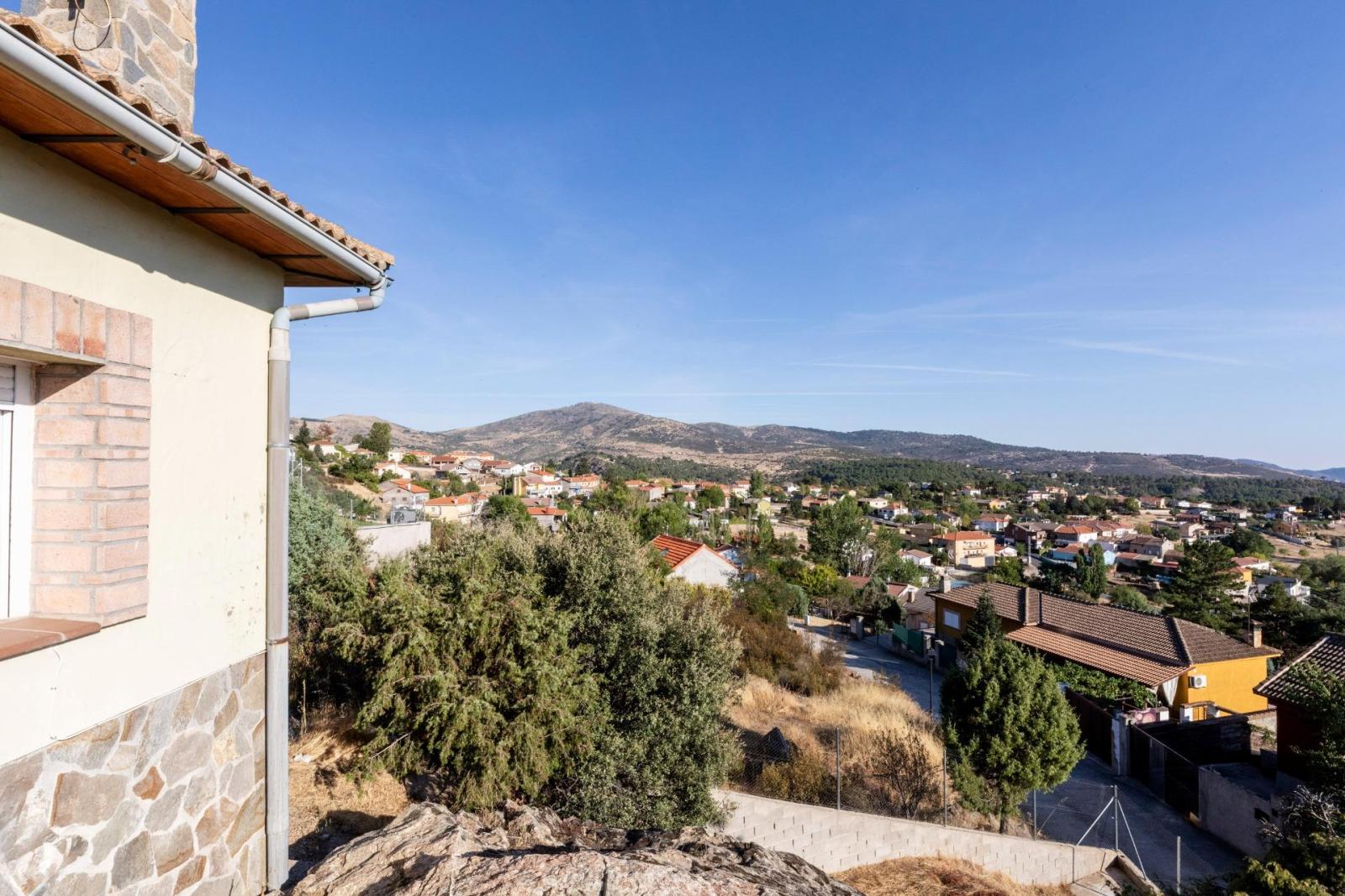 Chalet for Sale in Santa María de la Alameda