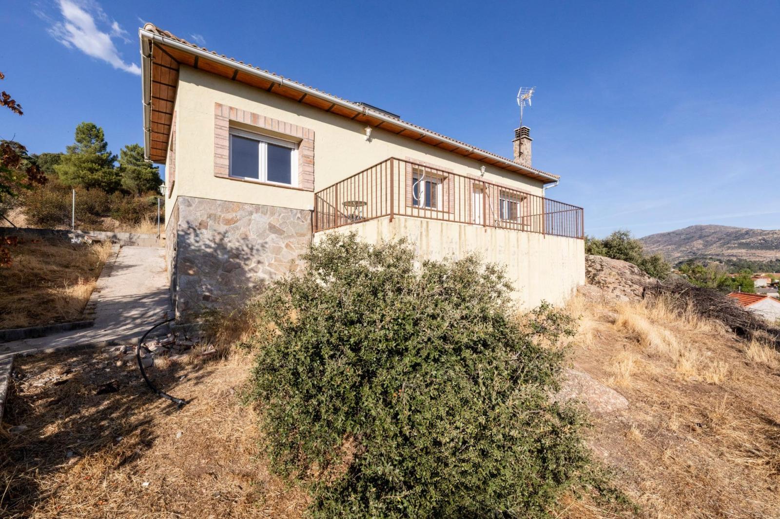 Chalet for Sale in Santa María de la Alameda