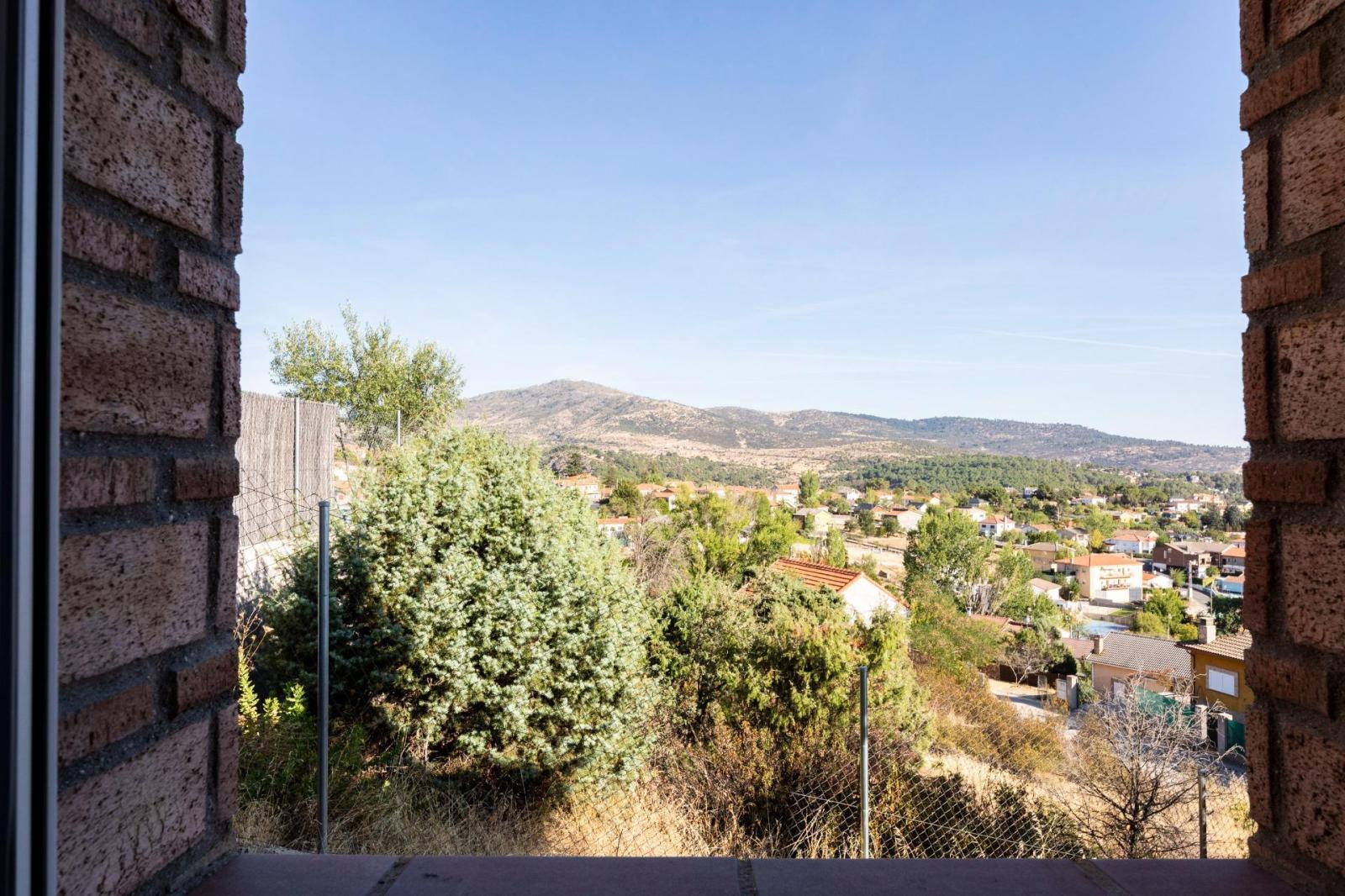 Chalet for Sale in Santa María de la Alameda