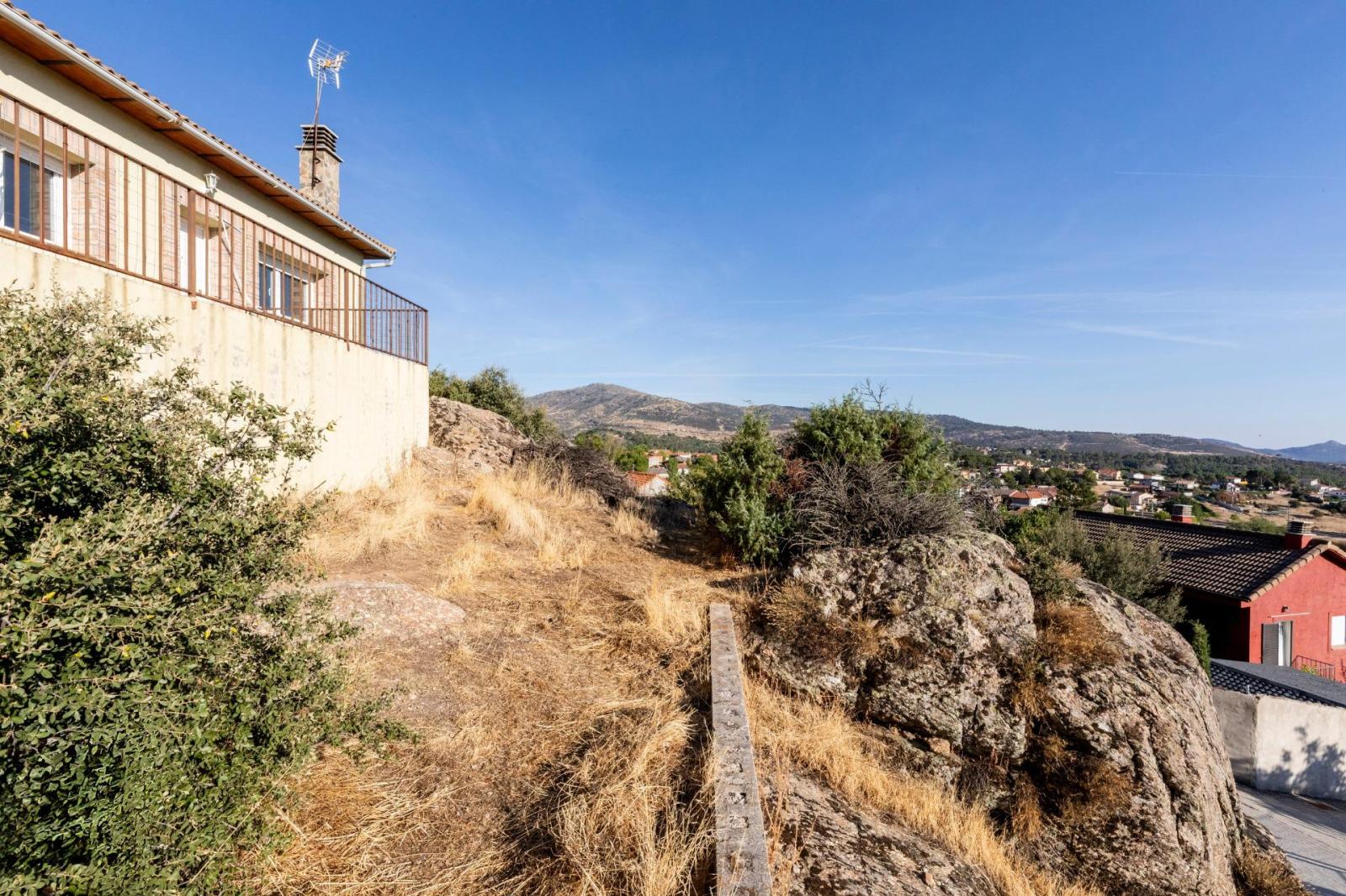 Chalet for Sale in Santa María de la Alameda