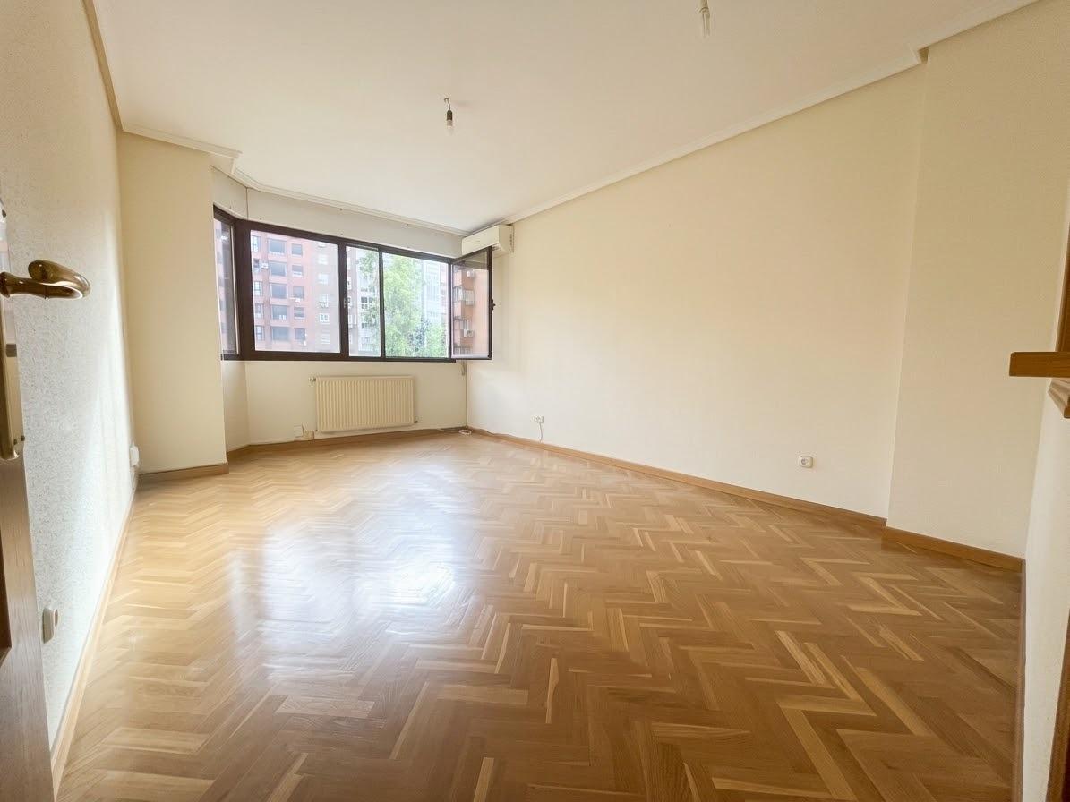 Flat for Sale in Madrid