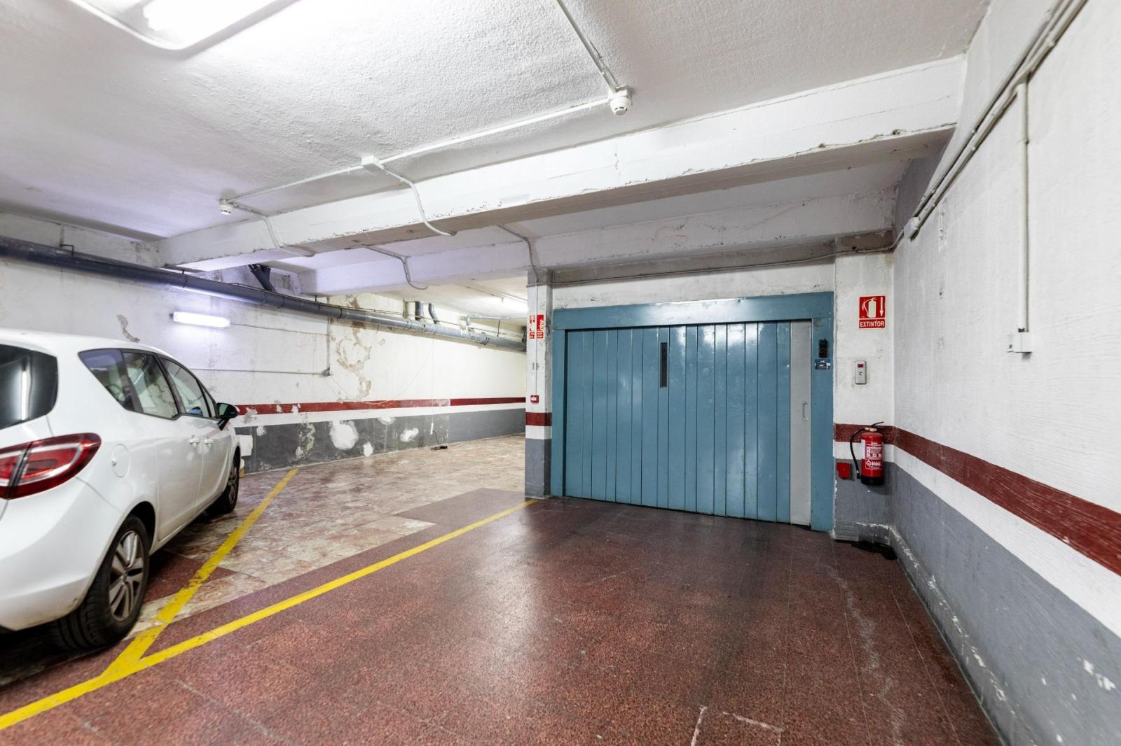 Garage for Sale in Madrid
