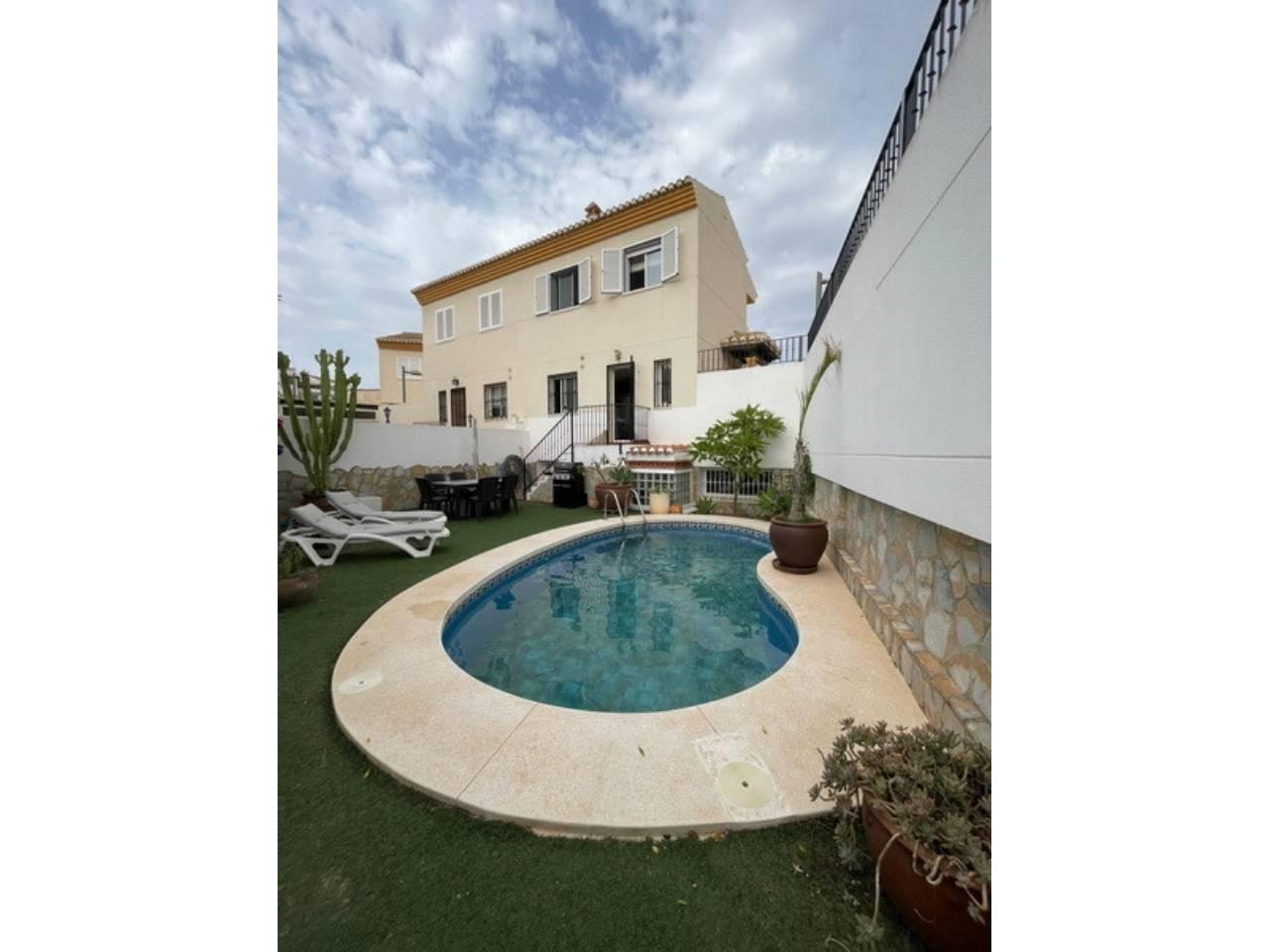 Chalet for Rent in Almuñécar