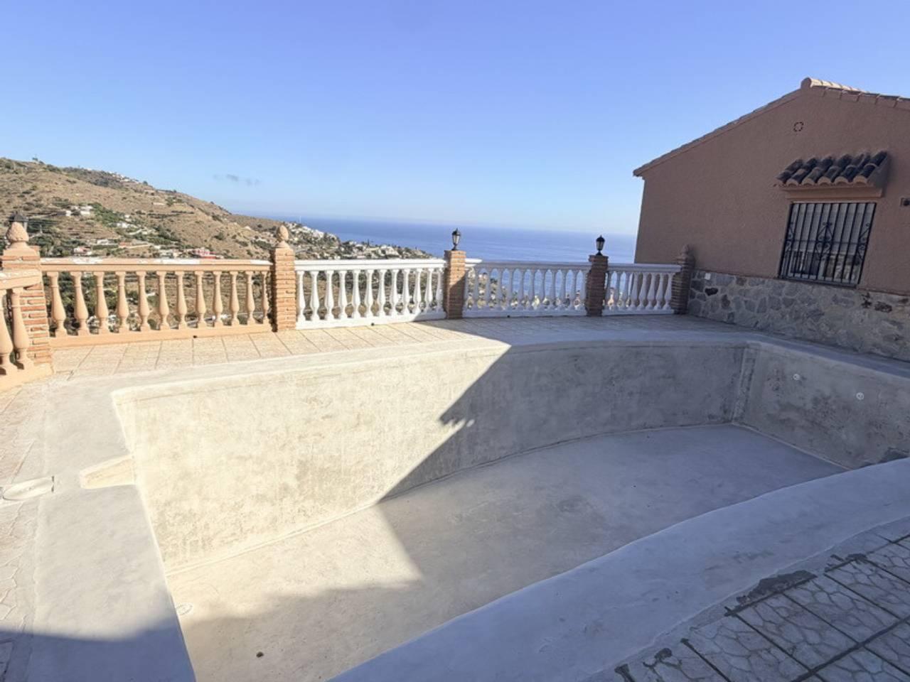 Chalet for Rent in Almuñécar