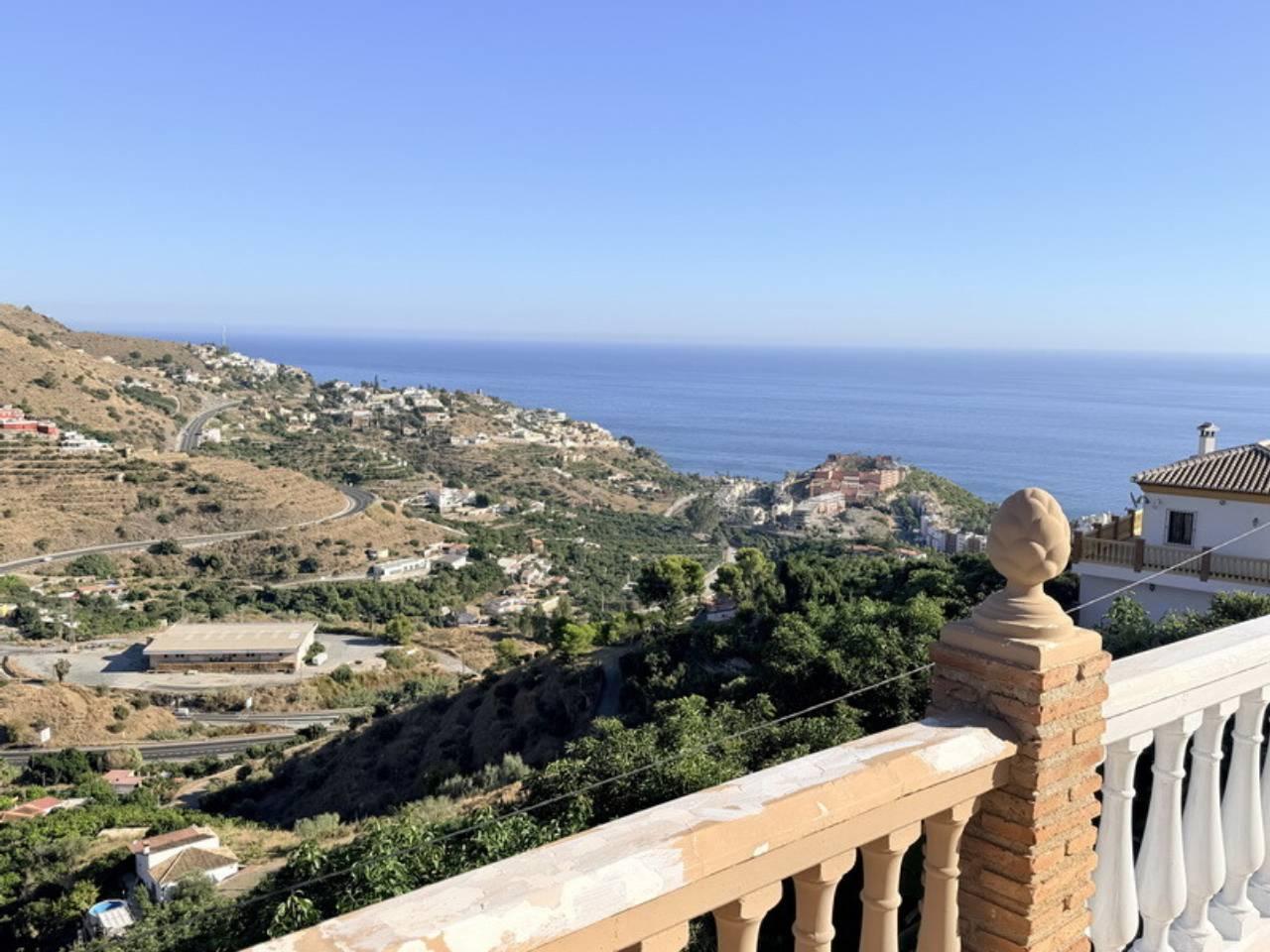 Chalet for Rent in Almuñécar