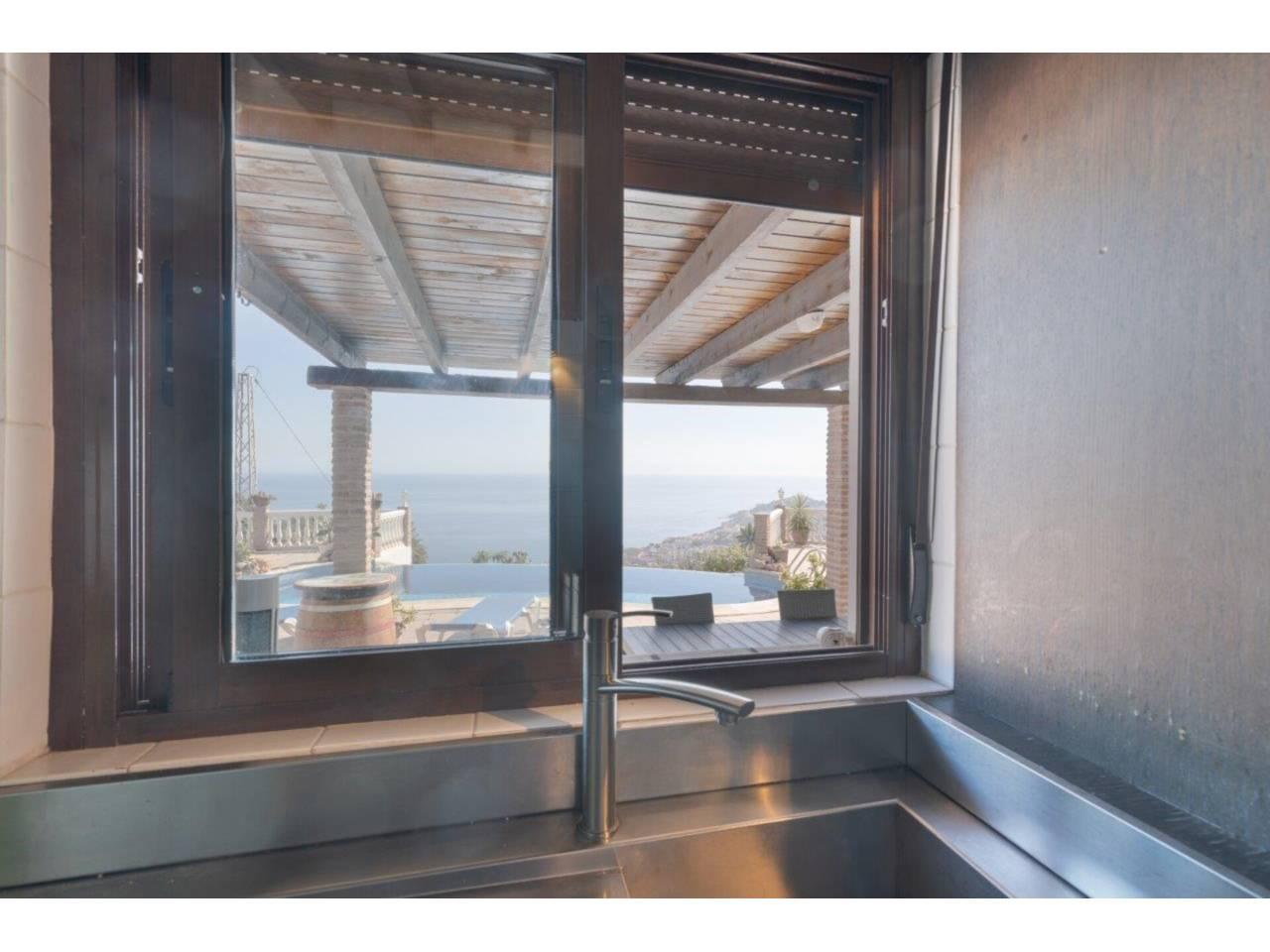Chalet for Sale in Almuñécar
