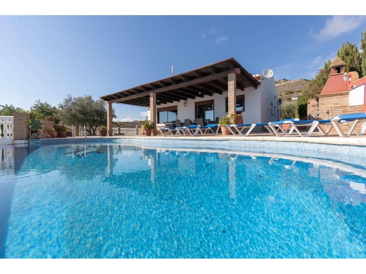 Chalet for Sale in Almuñécar