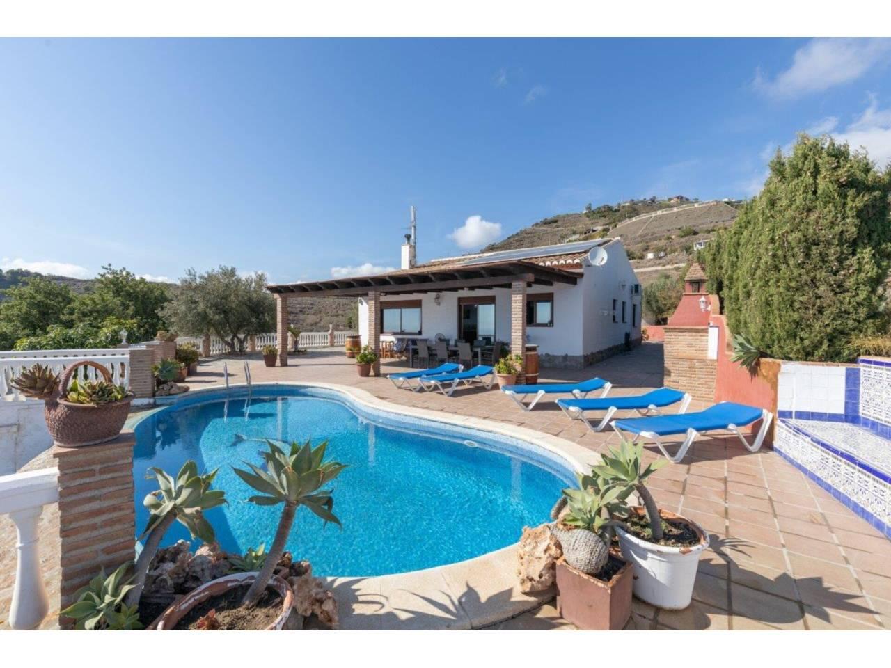 Chalet for Sale in Almuñécar