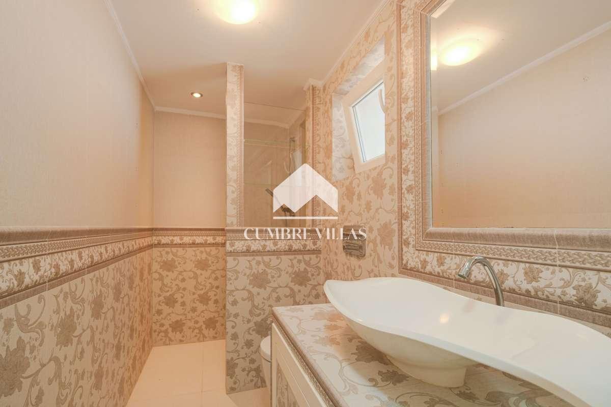 Villa for Sale in Salobreña