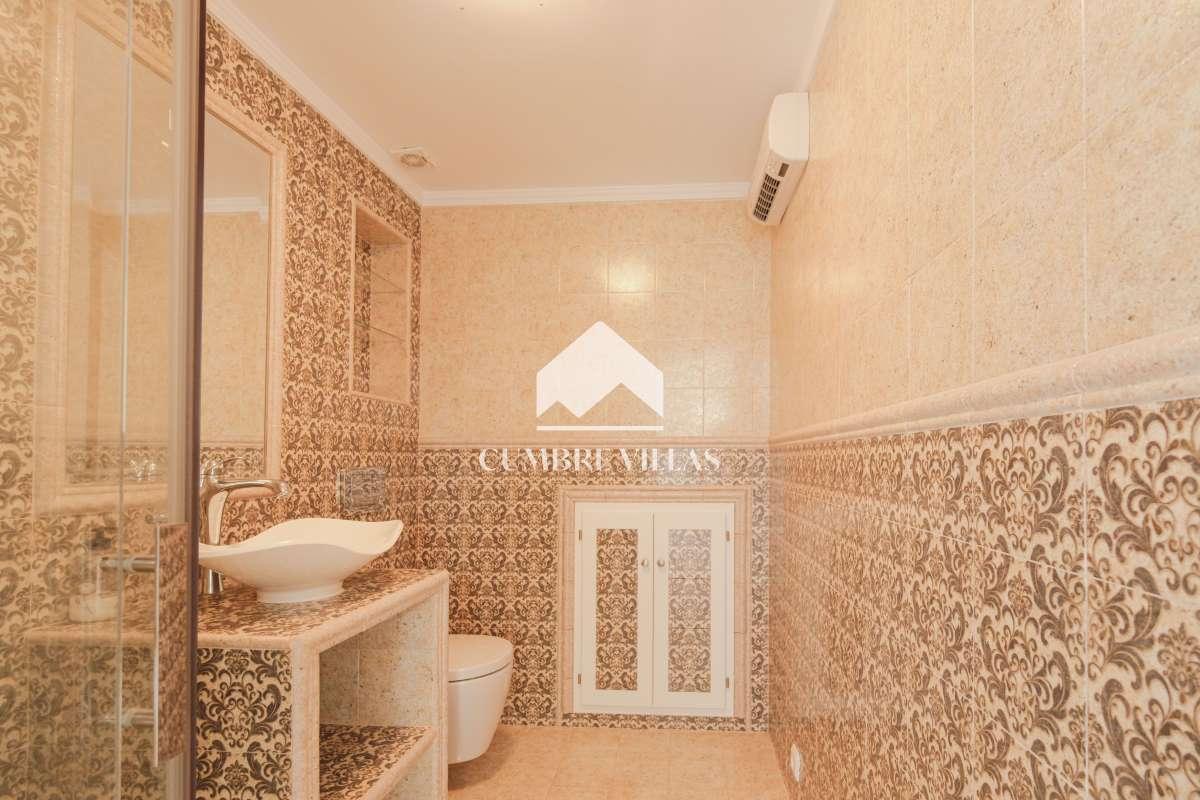 Villa for Sale in Salobreña