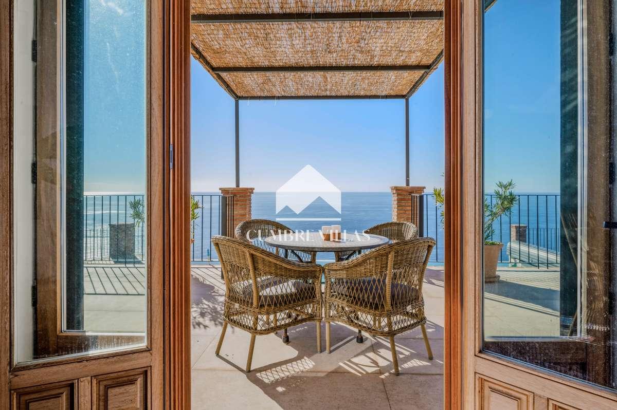 Villa for Sale in Almuñécar
