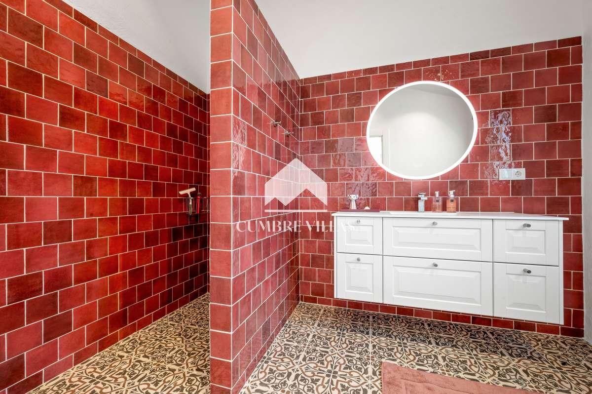 Villa for Sale in Almuñécar