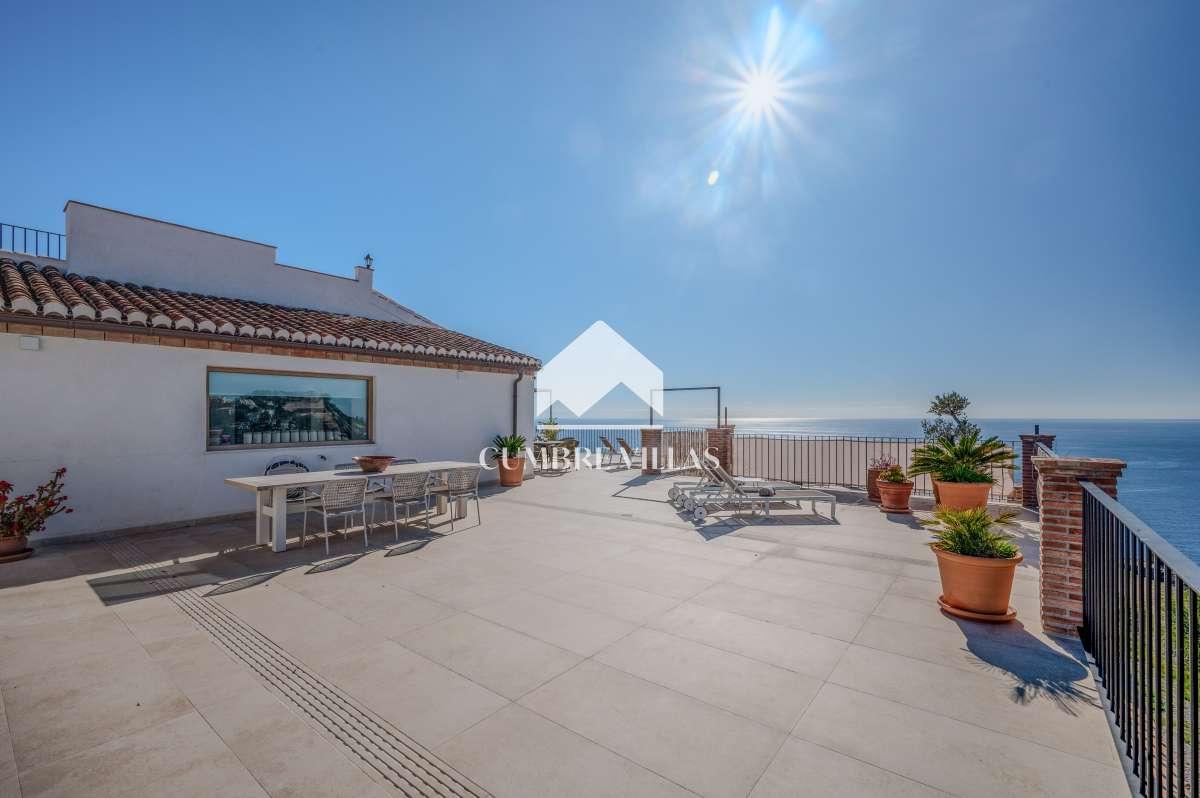 Villa for Sale in Almuñécar