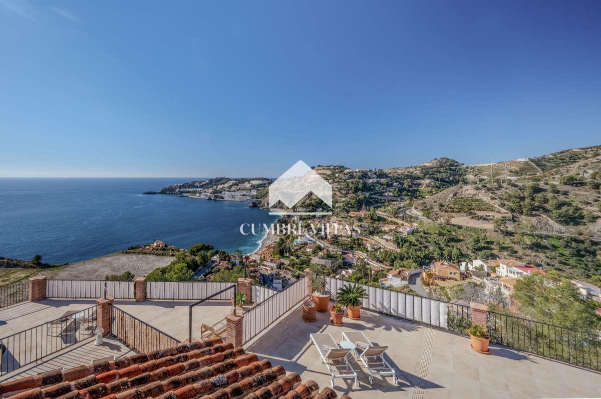 Villa for Sale in Almuñécar