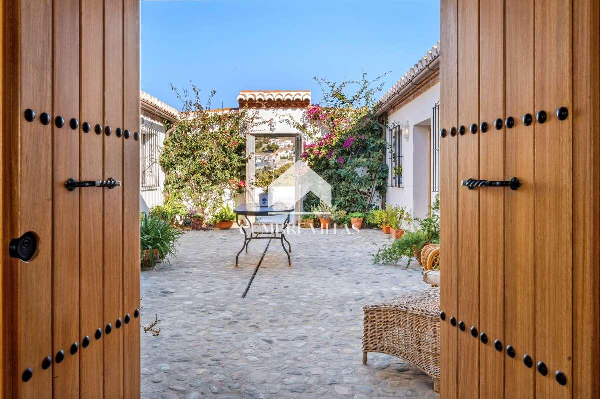 Villa for Sale in Almuñécar