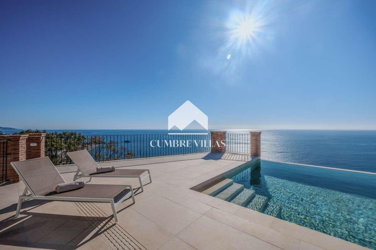 Villa for Sale in Almuñécar