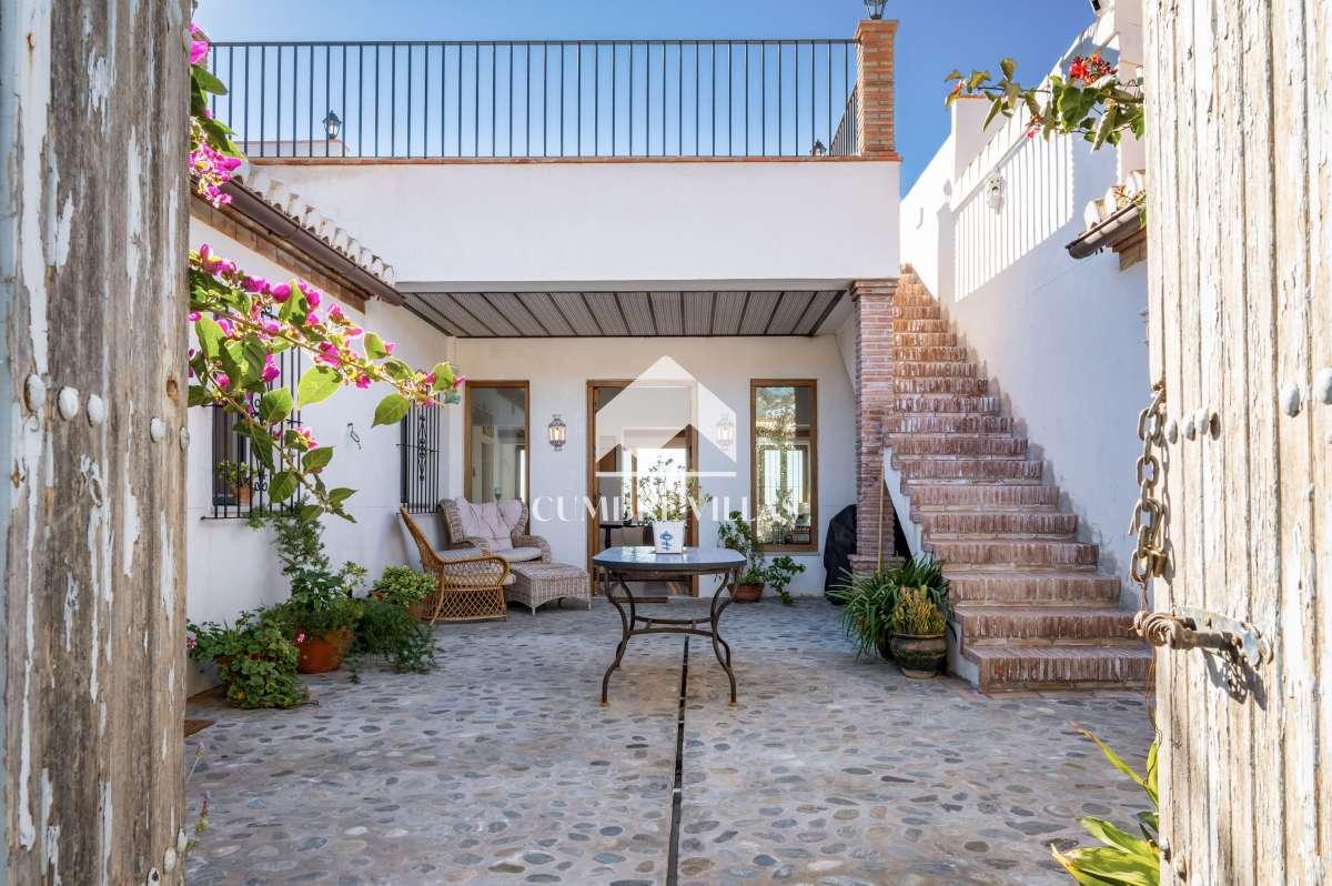 Villa for Sale in Almuñécar