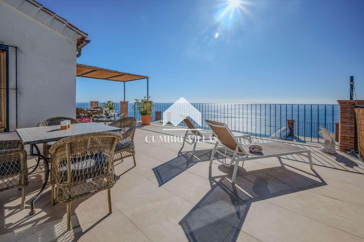 Villa for Sale in Almuñécar