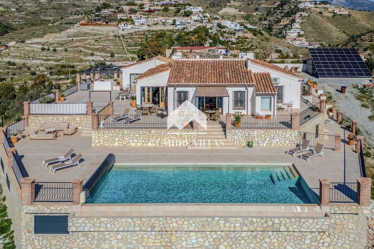 Villa for Sale in Almuñécar