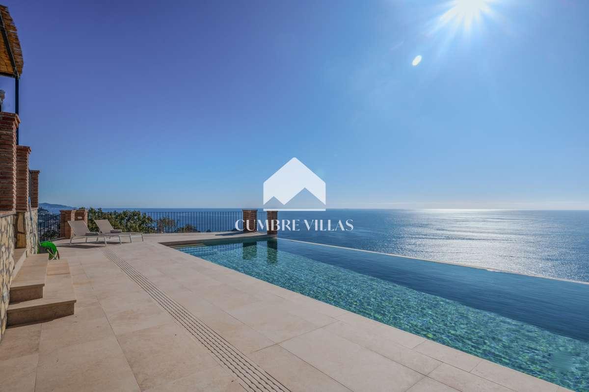 Villa for Sale in Almuñécar