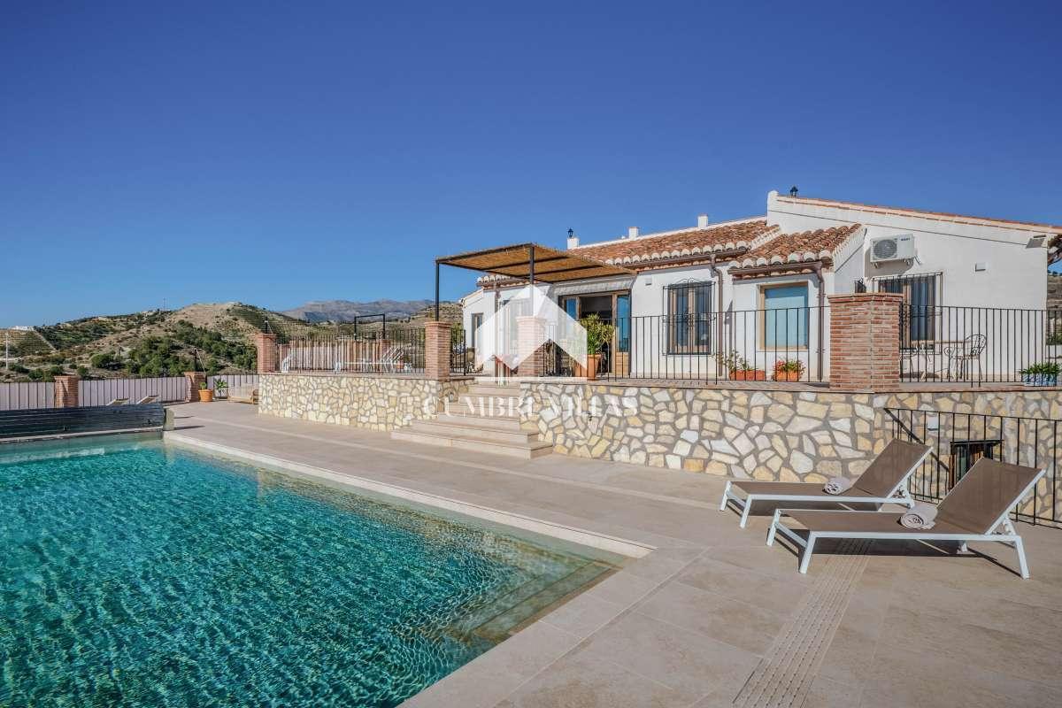 Villa for Sale in Almuñécar
