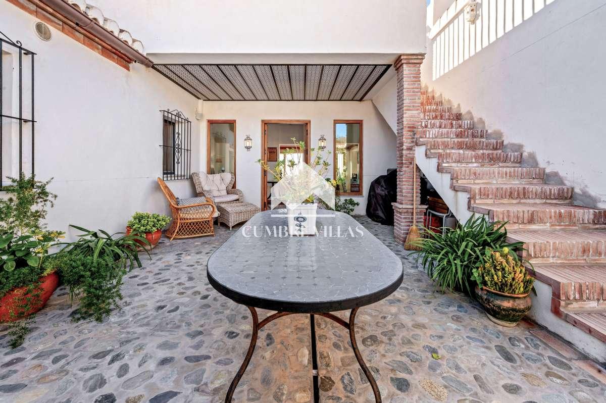 Villa for Sale in Almuñécar