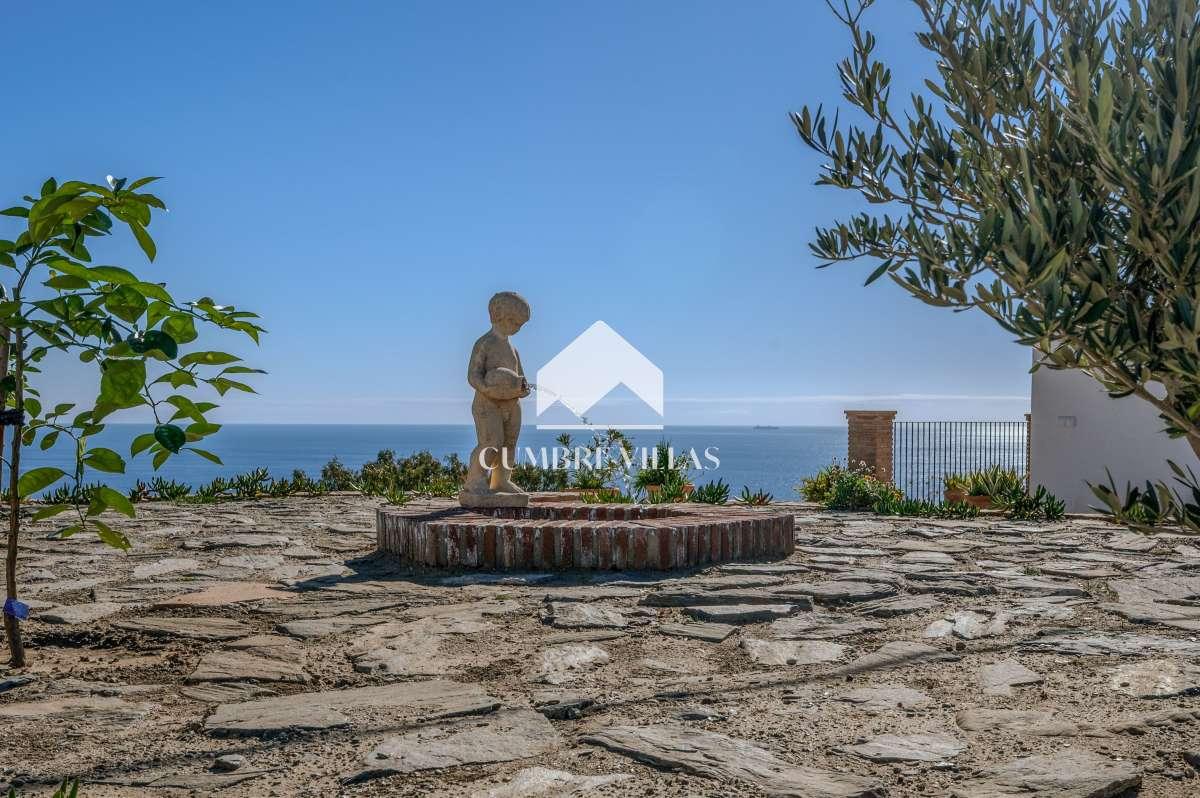 Villa for Sale in Almuñécar