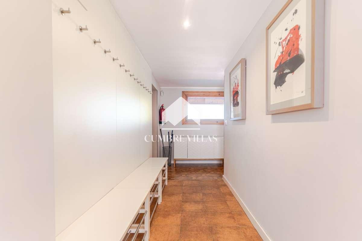 Villa for Sale in Gójar