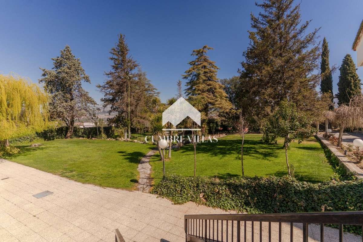 Villa for Sale in Gójar