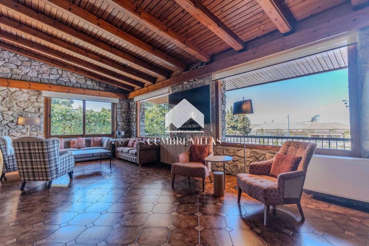 Villa for Sale in Gójar