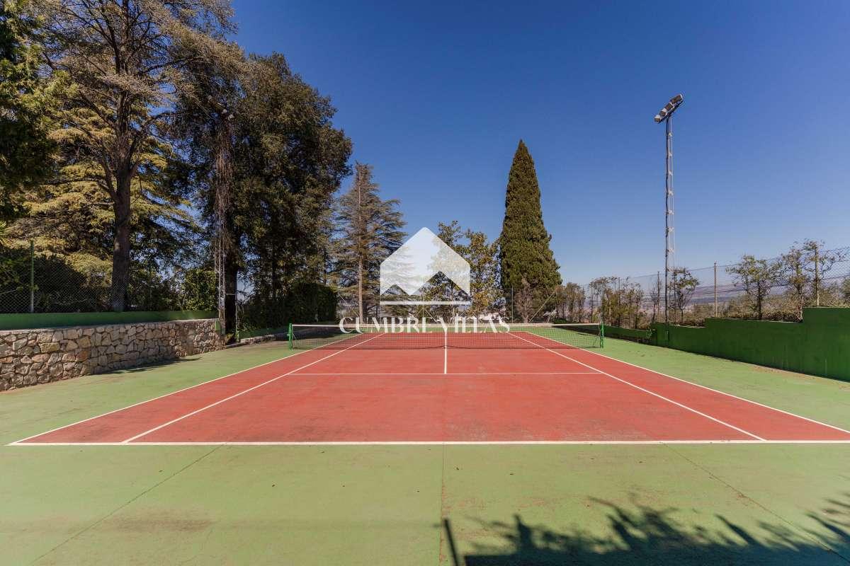 Villa for Sale in Gójar