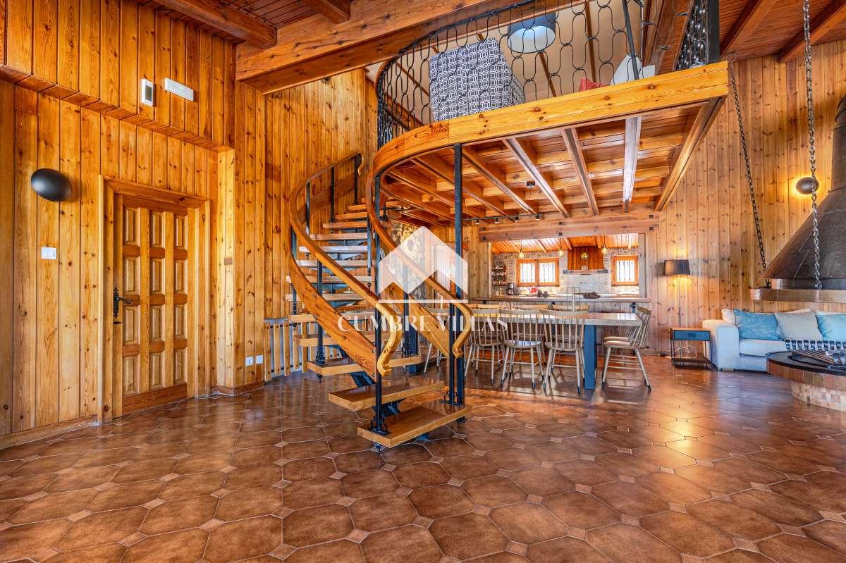 Villa for Sale in Gójar