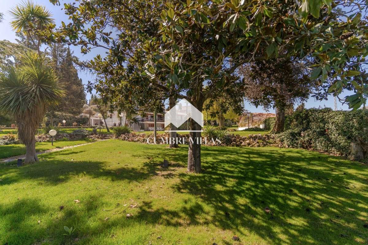 Villa for Sale in Gójar