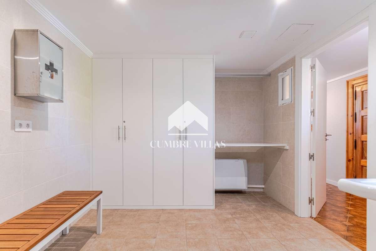 Villa for Sale in Gójar