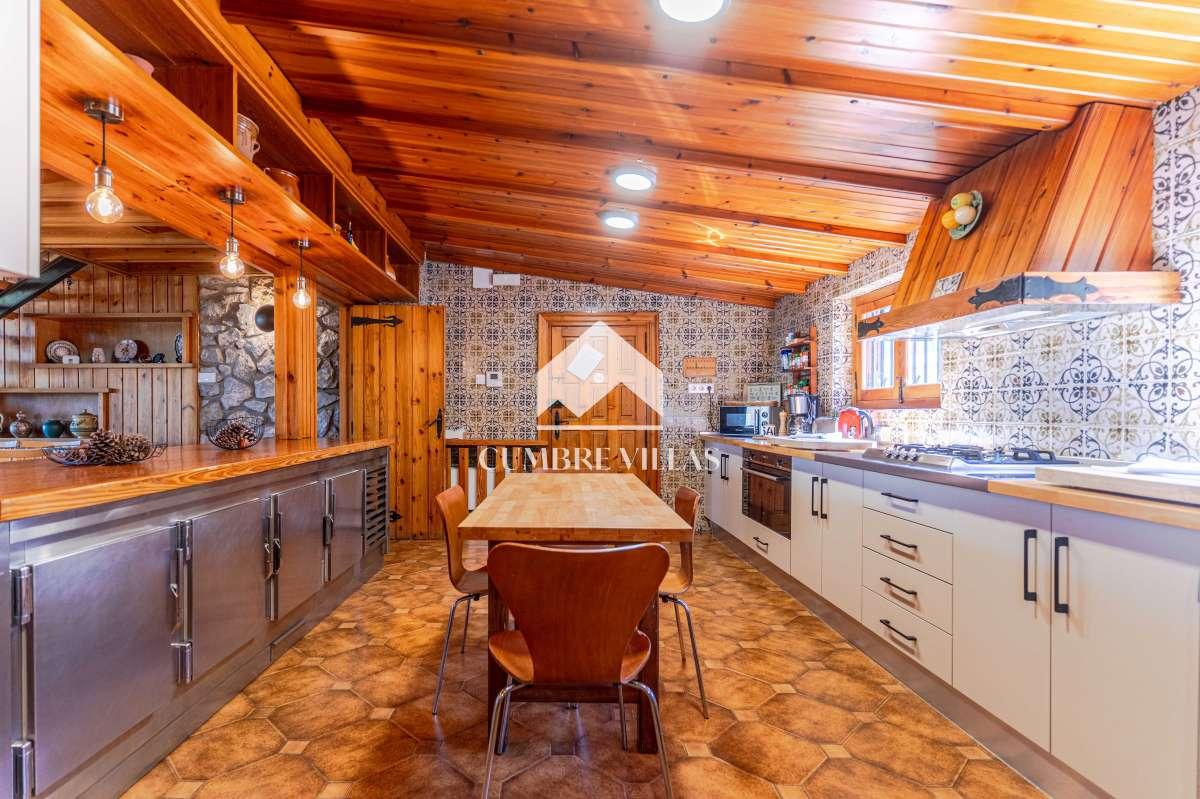 Villa for Sale in Gójar
