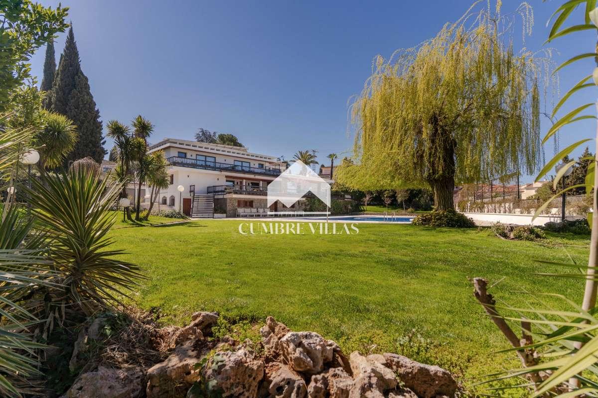 Villa for Sale in Gójar
