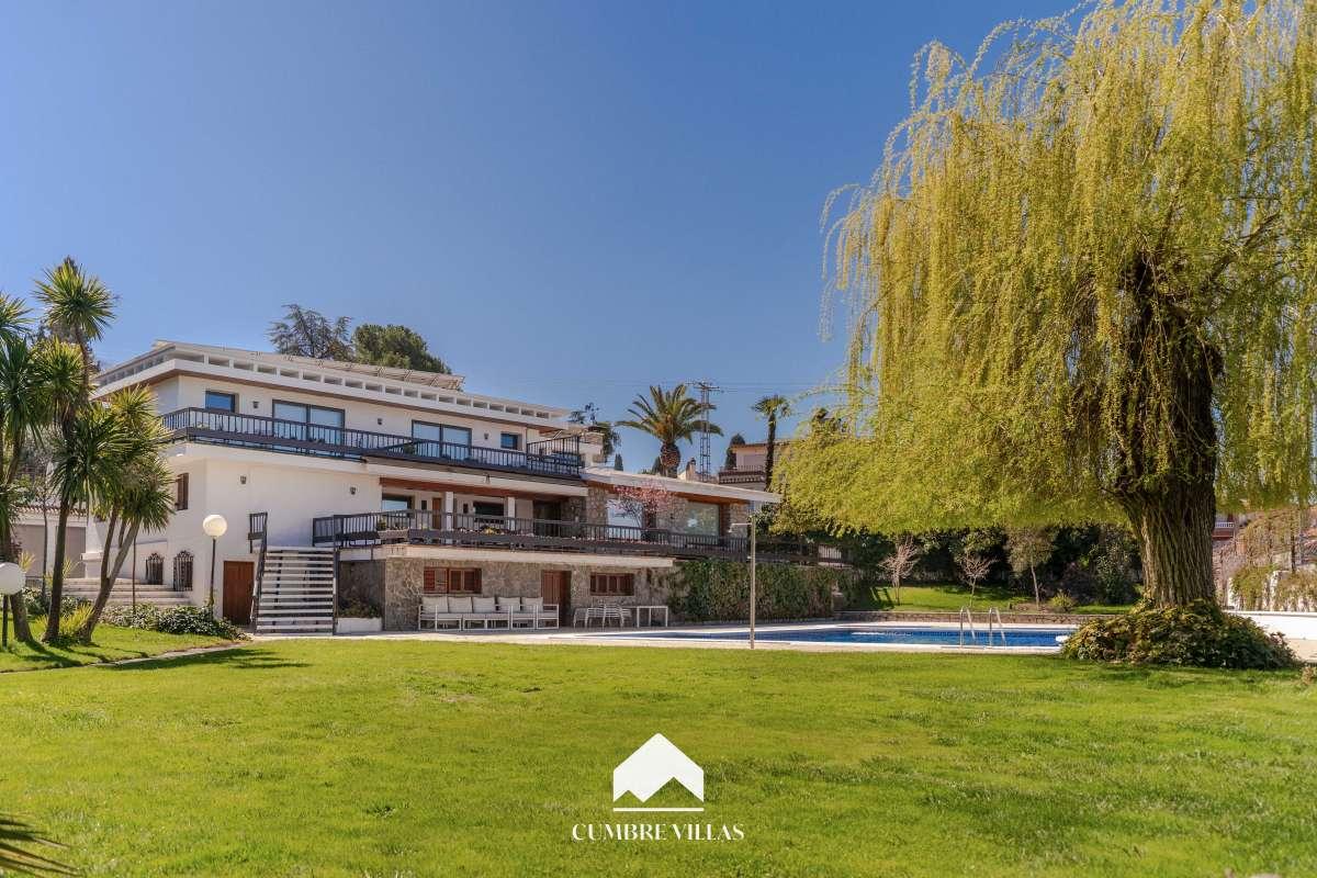 Villa for Sale in Gójar