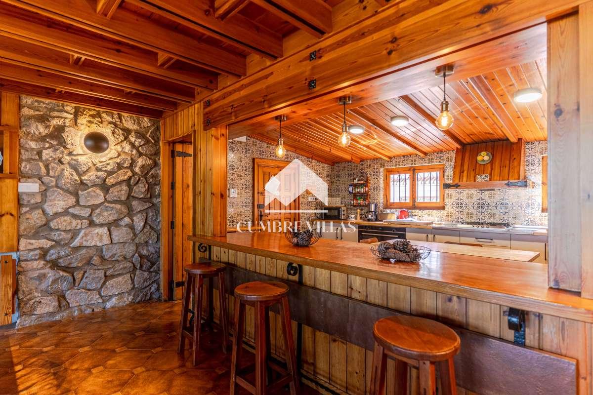Villa for Sale in Gójar