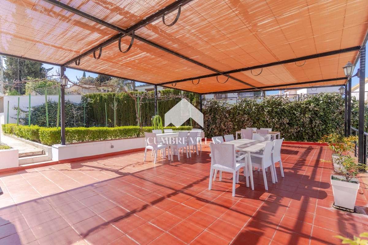 Villa for Sale in Gójar