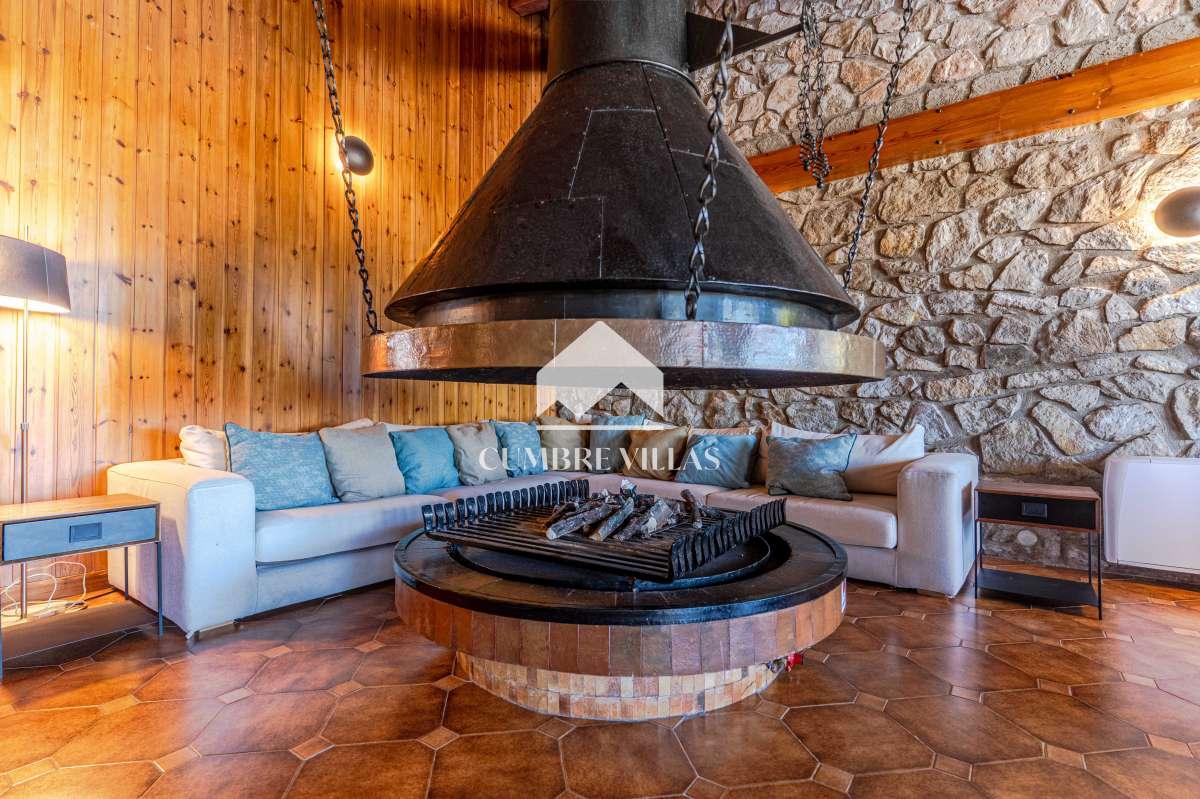 Villa for Sale in Gójar