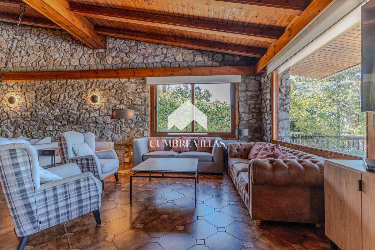 Villa for Sale in Gójar